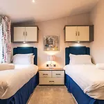The Crucible Lodge With Hot Tub