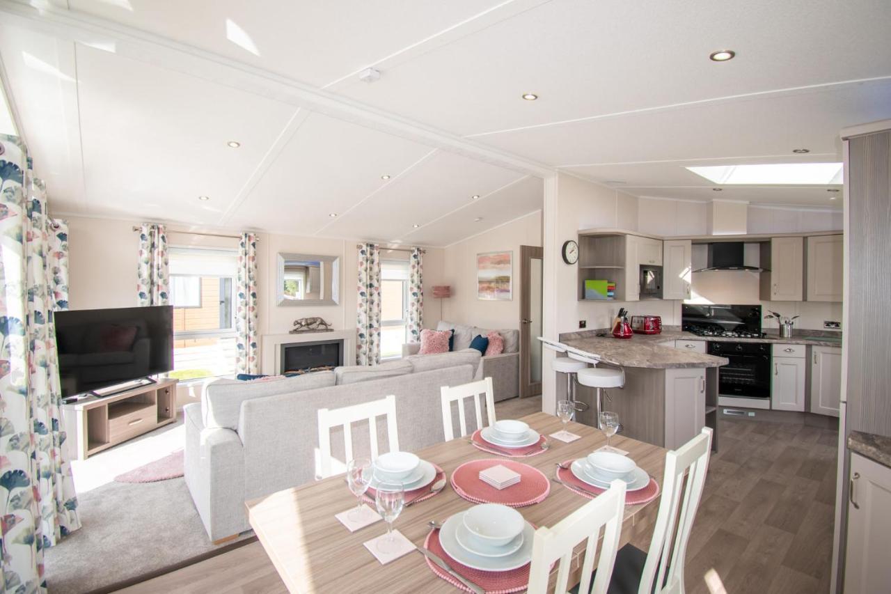 The Crucible With Hot Tub Lodge